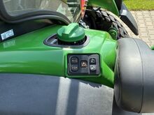 John Deere 4052R.