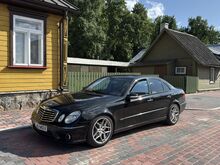 Mercedes-Benz E220 AMG