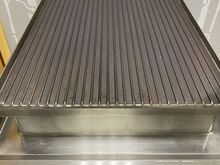 Võimas suur plaatgrill kapiga TS3 8kW