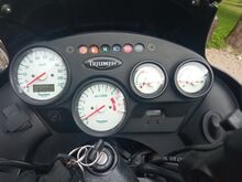 Triumph 900 (885i) / 62600 км / 61 кВт / кофры