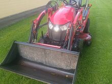 Traktor TYM 194 HST