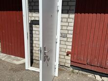 Металлическая дверь