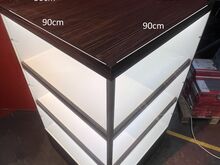 Vitriinkapp valgustusega – nurk 90x90x161cm