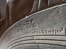 Шины б/у 9.5-32, С ТРЕЩИНАМИ