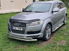 Подаётся AUDI Q7
