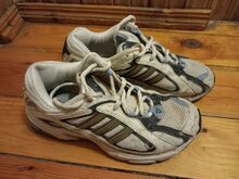 Adidas spordijalatsid