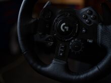 PlayStation 5 + Logitech G923 + Red Bull Playseat