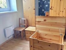 täispuit riidekapp + öökapp ja tool ja kummut