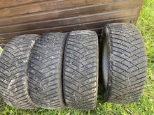215/55/17” Goodyear naastrehvid
