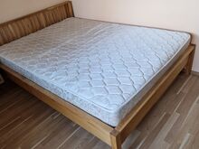 Деревянная кровать и матрас 140*200
