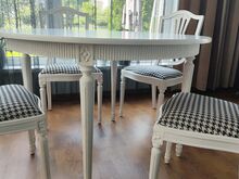 Imeilus pikendatav söögilaud ja toolid
