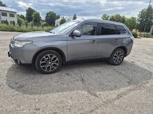 Mitsubishi outlander 2.3 110kw 7-kohta.