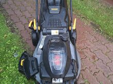 Iseliikuv muruniiduk GRUNDER  HONDA 200 mootoriga.