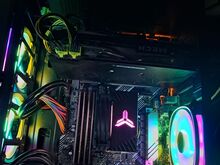 Mänguri lauaarvuti setup (e-sport)