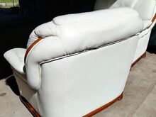 Nahkdiivani ja tugitoolide komplekt