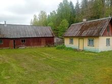 Окружённый лесом хутор