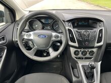Ford Focus 1,6 77kw, KAASA NAASTREHVID!