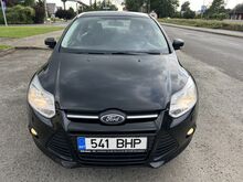 Ford Focus 1,6 77kw, KAASA NAASTREHVID!