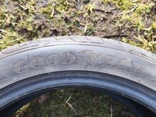 Suverehvid 235/45 R19. Goodyear 3tk.