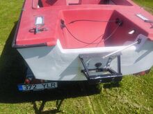 Kaater koos treileriga