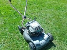 Isevedav Husqvarna töökorras niiduk