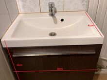 Бывшая в употреблении мебель для ванной комнаты