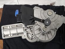 Audi A8 D3 pakiruumi luugi mootor 4E0827852H
