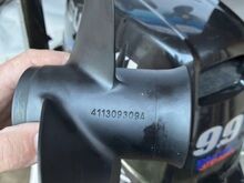 Solas Suzuki sõukruvi 9 1/4 x 9 4laba