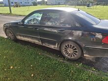 M/V 2 Autot MB e270cdi,touareg 2004a 2.5 128kw