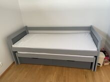 Puidust kahe magamiskohaga voodi