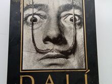 Dali kunstiraamatud