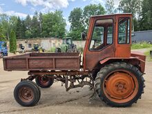 TRAKTOR T-16M kallutava kasti ja muldajaga