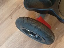 Laste pedaalidega käru.
