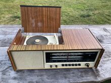 Vana raadio-vinüülplaadimängija Rekord 311