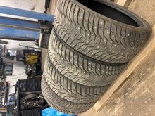 225/45R18