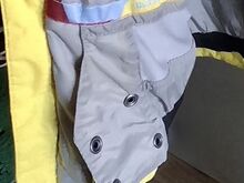 Kollane Burtoni jope kapuutsiga,