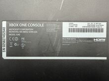 Xbox One konsool puldi, kõrvaklappide ja mikriga