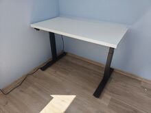 Müüa elektriliselt reguleeritav töölaud – 120 × 60