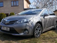 Toyota Avensis универсал 2,0 дизель 91кВт - 2014