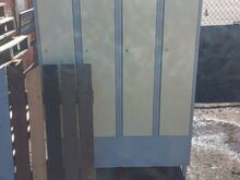4-osaline metallist riidekapp