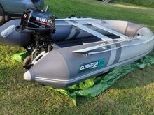 Kummipaat ja suzuki df6a