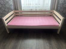 Детская кровать из массива дерева 198x90 см, съёмный борт�