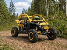 Двухместный электромобиль Can-Am Maverick Turbo RR