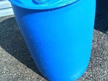 Kraaniga plastiktünn kahe korgiga 220L