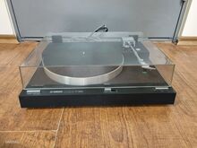 Yamaha P-350 Belt-Drive Semi-Automatic Turntable