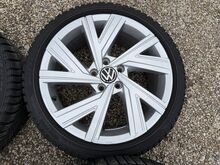 VW 18 tolli originaal valuveljed rehvidega