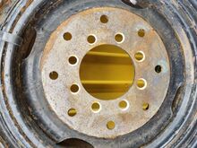 Traktori MTZ 80/82 esirattad 360/70/24