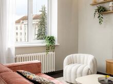 Kontori ja walk-in garderoobiga disainkodu