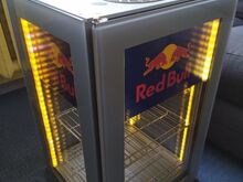 Eksklusiivne klaasist RED BULL külmik/külmkapp