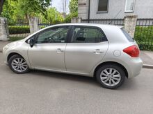 Тойота Аурис